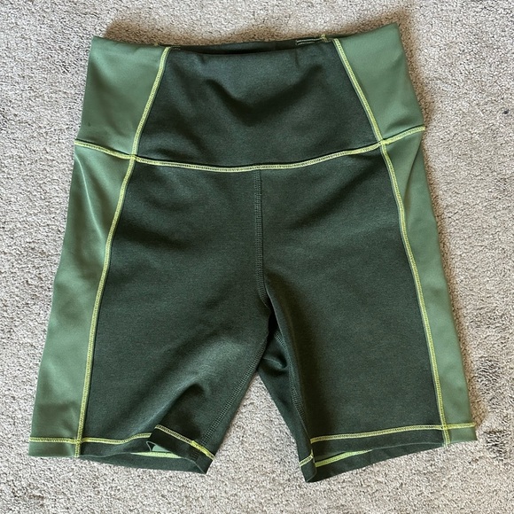 Good American The Dual Life Tonal Boy Shorts in Heathered Green Size 1 Small - Picture 4 of 11
